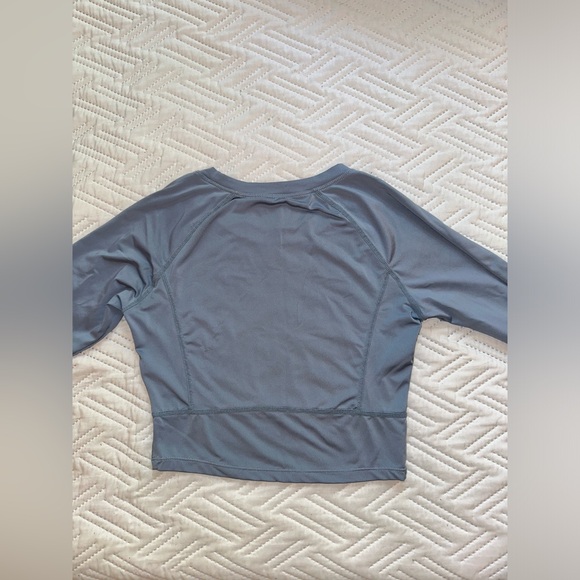 Women’s Long Sleeve Cropped Athletic Top - Picture 2 of 2